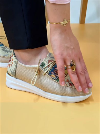 حذاء نسائي أنيق ومريح تصميم مميز بخامة عالية الجودة