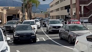 Be prepared for a busy Christmas travel week at BUR! 🎄 - Check airline for schedule updates🕣 - Arrive at least 9️⃣0️⃣ min before flight - Be prepared for heavy traffic at & around BUR 🚗🚎 - Call parking hotline 818.729.2245 - Avoid crowds: pickup & drop-off at Terminal B - Take the middle lane to bypass the traffic crunch - Use both right-hand lanes in front of the terminal for passenger loading and unloading | Hollywood Burbank Airport - BUR