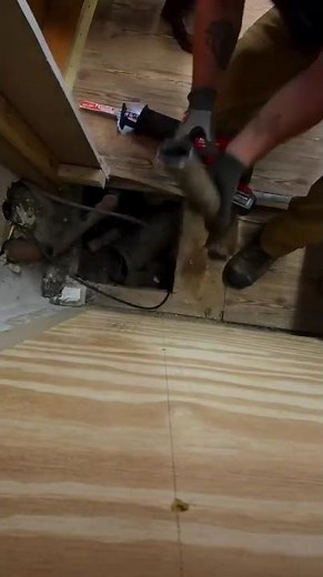 M18 FUEL™ SAWZALL® Reciprocating Saw | 2821 Video Credit: @colin.does.electric