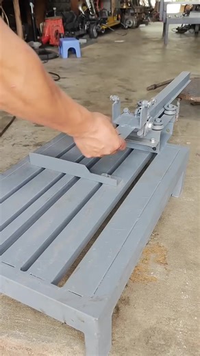 Sliding rail saw with 4 iron sliding door wheels | Chicago fujikawa