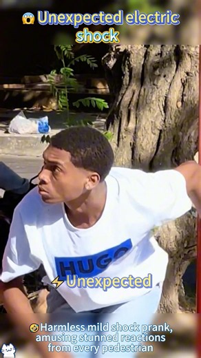 Funny Electric Shock Prank⚡🔌🤣😂💓 #prank #funnyprank #funnyvideos #fyp #shock#trending #funny