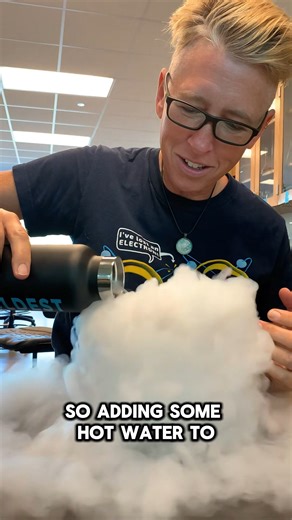 Battle of Liquid Nitrogen and Water! Combining liquid nitrogen (-196°C) with hot water (~100°C) causes rapid vaporization due to extreme temperature differences. Liquid nitrogen rapidly boils, expanding into nitrogen. | Chemical Kim