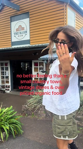 Flow Jo: Small Country Town Vibes, Vintage Shops & Organic Finds