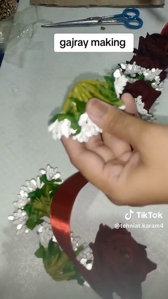 handmade bridal gajray available now....order ur now.....#viralvedio #1millionviews #100kfollowers #100order #trendingvideo #unfareezemyaccountplz🙏🙏 #handmadewithlove💖 #ALHUMDULILLAH💞 #supportsmallbusiness