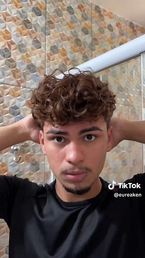 Finalização Rápida para Cabelo Ondulado Masculino