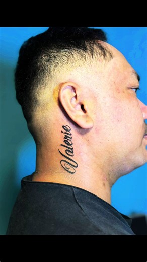 VALERIE NECK TATTOO #necktattoo #scripttattoo #valerie #5rl #tattoo #tattooideasforguys #tattoopov #tattoofyp #tattoolover #hometattoo #tattoojourney2023 #kwadron #kwadroncartridges #tattooscript #tinytattoo #emplehtattoo #helpmetattoo #LA #OC #ie #behindtheeartattoo