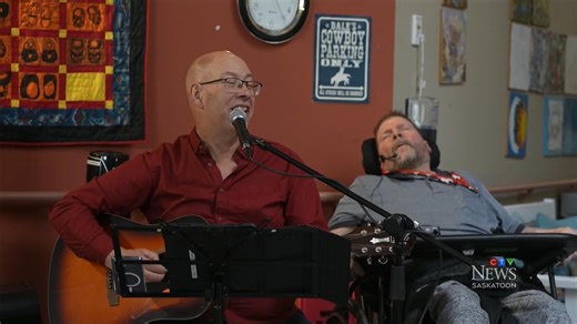 Longtime musician at Saskatoon care home plays his final encore