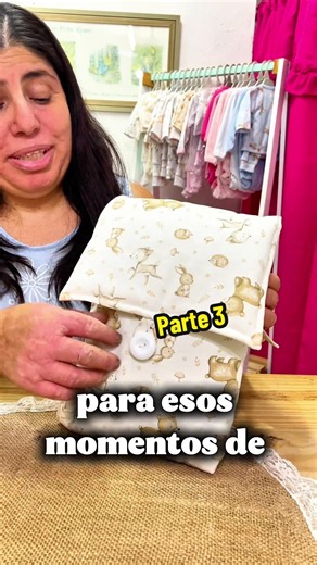 ✨🐼 ¿Por qué es tan importante usar un cambiador? 🤍✨ 🧸 El cambiador es un aliado clave en la rutina diaria del bebé: ayuda a mantener una superficie limpia, cómoda y segura, cuidando su piel en cada cambio. 👶🏻🤍 También brinda mayor tranquilidad a mamá y papá, haciendo el momento más práctico y ordenado. ✨ 🐼 Nuestros cambiadores están confeccionados con materiales resistentes, suaves y fáciles de limpiar, elegidos con mucho cuidado para la primera infancia. 🤍👶🏻 Pensados para el uso diari