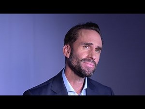 How 'Handmaids Tale' changed Joe Fiennes' marriage l GMA Digital