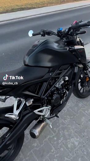 Honda CB125R Soundcheck with MVIVV Exhaust
