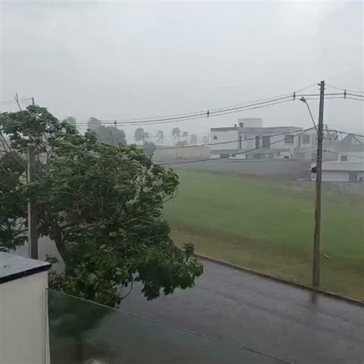 Bernardino Souza on Instagram: "VENDAVAL E CHUVA FORTES, NA REGIÃO DE VALINHOS E ITATIBA"