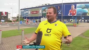 The gloves were off tonight when we brought two Swansea City & Cardiff City supporters together. If you don't know how Swansea got on yesterday, one look at Gareth's face will tell you 😂 https://bit.ly/2X2mTr0 | ITV Wales