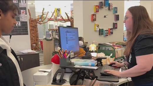 A library boom. Dallas ISD reports spike in reading amid state’s cellphone ban for public schools