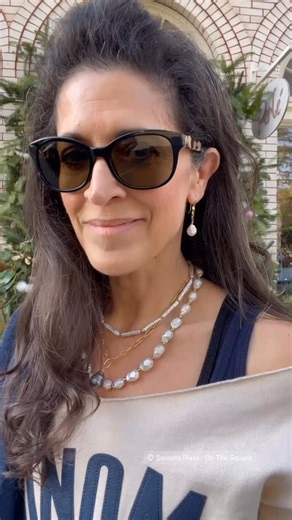 How FABULOUS is this doorway display???? I am in LOVE! Thank you Erica @perle_sonoma for treating everyone to your holiday splendor 💙💫🎄 #aprilmartinjewelry #christmas #sonoma #napavalley #smallbusinesslove #fabulous lous | April Martin Designs
