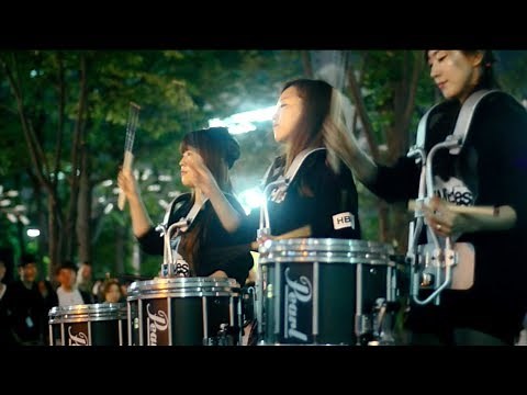 Women Drumline 'R.I.M' - Busking