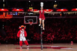 Popular performer Red Panda makes NBA return, roughly 4 months after breaking wrist in fall