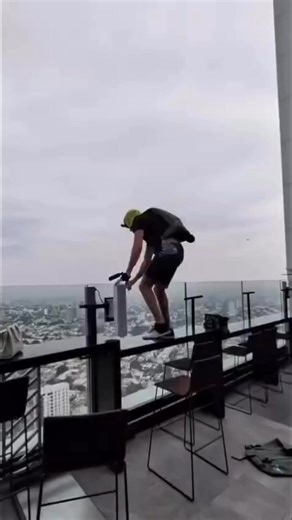 SE HACE VIRAL Paracaidista que se Arroja desde el EDIFICIO MAS ALTO DE JALISCO (Hotel RIU) La Vida es una Sola Cuidemos de ella, vivamoa con Precaución. | REGION DE LOS ALTOS