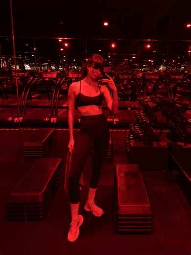 Barry’s ♥️♥️♥️ best bootcamp class in Paris!! stronger everydayyyy