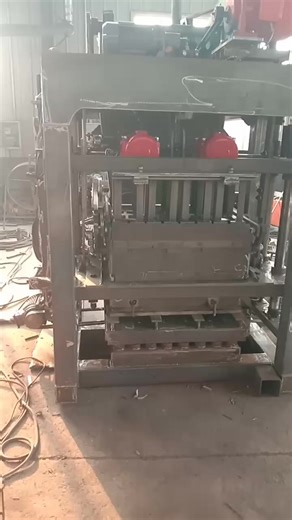 4-28 semi-automatic cement brick machine, driven by pure motor, one button to complete cloth, vibration, demoulding and other actions greatly save labor and reduce labor intensity.#Baking free brick machine