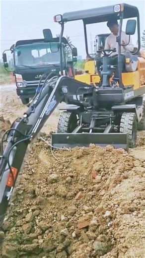 Check out our 30s excavator in action at the digging site!