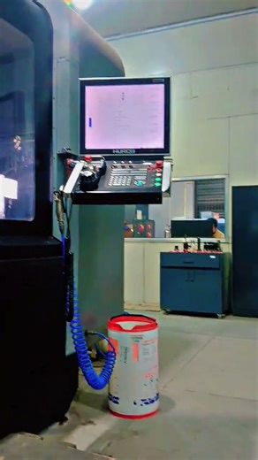 Hurco machine running and machining workpiece #viral #cnc #cncmill #trending #cncmanufacturer #hurco