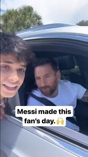Messi really gave him a kiss on the cheek 😳