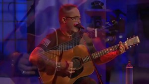 AARON LEWIS: 🇺🇲 Why I Decided To Call Out BRUCE SPRINGSTEEN In 'Am I The Only One' Single. By "Blabbermouth.net" During a recent appearance on #TheDailyWire's "#Candace" show, #STAIND frontman #Aaron Lewis discussed his controversial new solo single, "Am I The Only One". The track, which takes aim at liberals and touches on American flags burning and statues that have been removed in the country, was written by Lewis with #IraDean and #JeffreySteele, Speaking about how the song was conceived, 