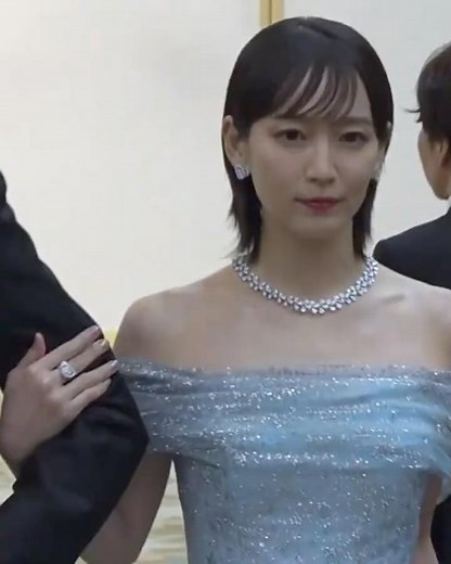 俳優・吉岡里帆、授賞式で明かす決意。数々の変化「乗り越えなきゃいけないこともあった」…夢を叶えた瞬間の輝き！2024年を称した「激動」移籍、困難、そして新たな一歩。乗り越えて手にした「最高の夢」とは？