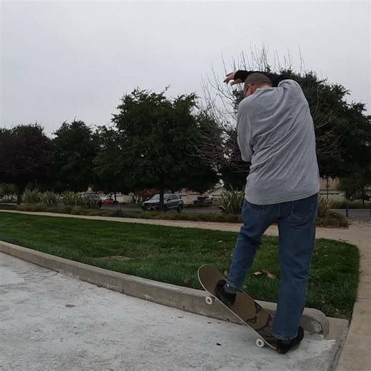 55YO Back at this curb just having too much fun had to come back! #beginnerskater #skateboardvibes