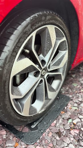 Wheel cleaning with Aenso chemicals #carwash #satisfying