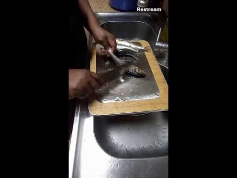 How I clean my sardine fish 🐟 before use. #asmr