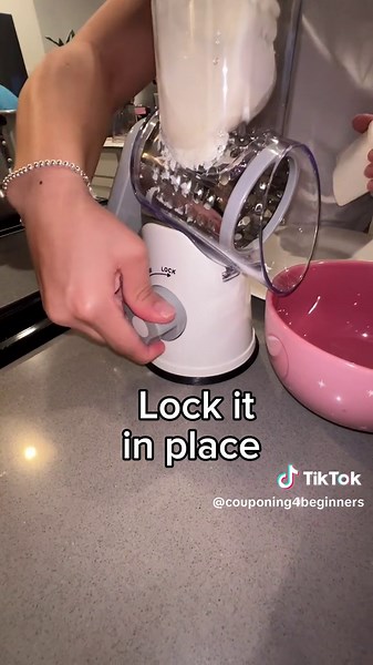 Using the viral cheese grater for the first time and let me tell you 🤌🏼🙌🏼🔥 Its a must in any kitchen! #cheesegrater #kitchen #foodie #cooking #essentials