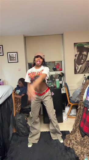 dubsmash old dance new dance 🫶🏽 #fyp #trending #trendingdance #envyme #dubsmash