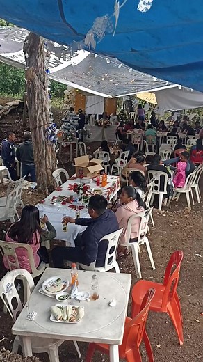 jajajaa @Monc Barajas la señora del los tupper #visitalostuxtlas #viralvideo #viral #fiestas