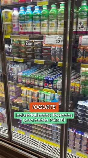 Daniela Pacheco | Receitas saudáveis on Instagram: "🛒 Bebê pode comer iogurte industrializado? Vamos conversar! Nem todo industrializado é vilão, alguns podem SIM ser aliados na rotina da introdução alimentar! Mas é preciso saber escolher. 👀 💡 Quando for comprar iogurte para o bebê, fique atenta a esses detalhes: ✅ Ingredientes simples: leite + fermentos lácteos. ❌ Nada de: açúcar, mel, aromatizantes, corantes, espessantes e conservantes. 👶 A partir de 9 meses, o iogurte natural integral (se