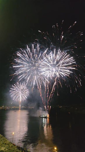 Fireworks lighting up the Derry sky this Halloween night. Enjoy everyone! @followers #Derry #WalledCity #DerryHalloween #halloween | Derry Footage