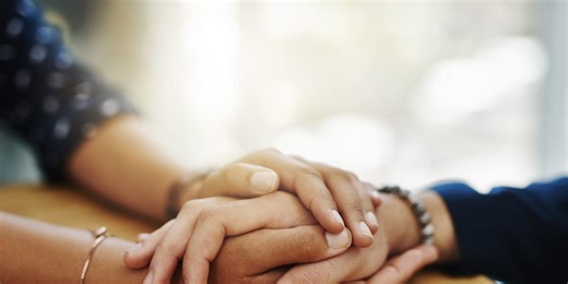 60 Thoughtful Condolence Messages to Send to Family or Friends