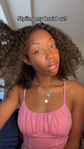 I didn’t have time to wash my hair before class so I had to figure something out😭 #bigfasia #naturalhairinfluencer #naturalhair #braidout #braidoutstyles