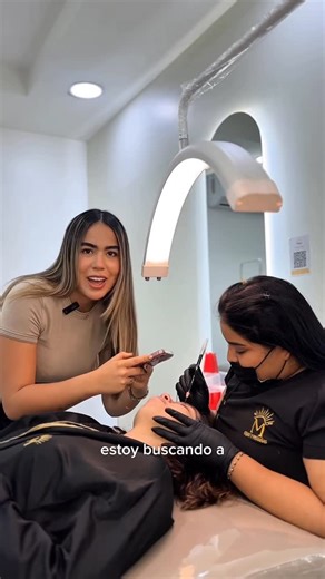 MAGIC CEJAS - PESTAÑAS & SPA on Instagram: "Estoy buscando COMMUNITY MANAGER 🚨 Pero no cualquiera… Busco a alguien que: ✨ Entienda tendencias ✨ Sepa crear contenido que RETENGA ✨ Ame los Reels, carruseles y el algoritmo 2026 ✨ Tenga visión, creatividad y hambre de crecer Si sientes que este video te habló, no es casualidad 👀 Este puede ser tu lugar. 👇 Déjame un “📲” en los comentarios 📩 Envíame un mensaje al +593 98 033 7245 con la palabra: COMMUNITY + tu portafolio (Lee esto completo antes