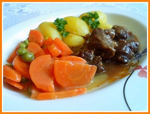 Dušená mrkev s bramborem a masem - fotografie 3 - Toprecepty.cz