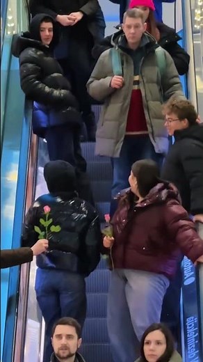"Random flowers for strangers = instant smiles everywhere! Their reactions? Pure joy. 🌸