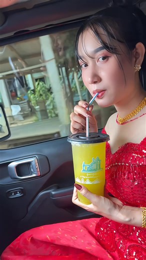 សូម្បីទឹកអំពៅតាមស្រុកស្រែក៏មានlogo វីរៈកងទ័ពនិងប្រាសាទដែរ😍🙏