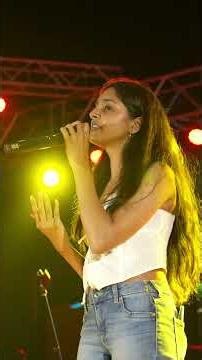 The scale was not comfortable for her, but still she carried it beautifully ❤️