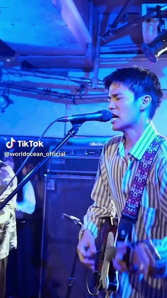 世界の海：眠らぬ夜の情景