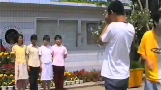 拍摄于2000年高中毕业，从此以后各奔东西