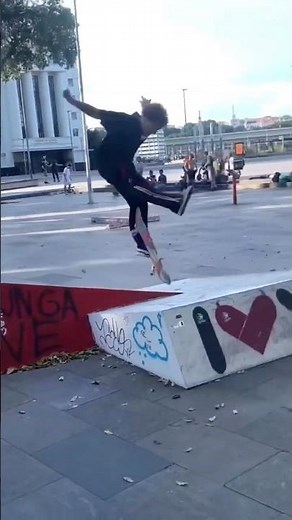 Qual é sua manobra favorita ?? #skateboarding #skate