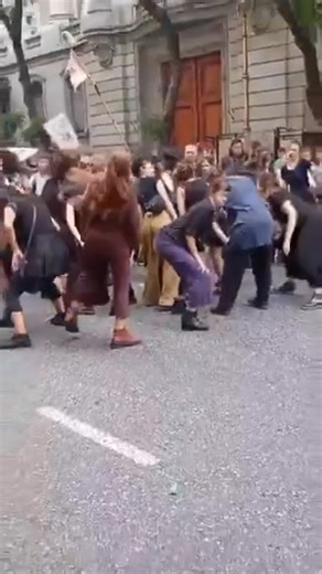 What problems do liberal women have? @RadioGenoa | Linda Traitz