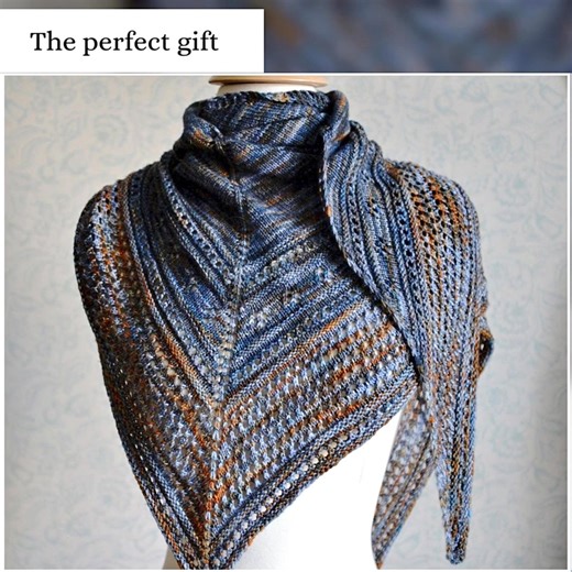 Easy, Quick & Gorgeous! 🧶🌸 No tricky stitches – just follow simple steps to knit a beautiful triangular shawl you'll love to wear or gift! 🎁 | The Craftella.Patterns