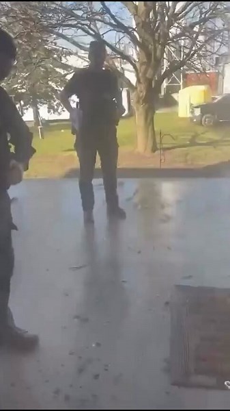 🚨 BREAKING: 102-year-old man stands his ground in OntarioPolice showed up to remove him over a disputed order, but his message was clear he’ll die where he chooses. With no warrant in hand, officers walked away. When families, courts, and rights collide like this, something isn’t right.