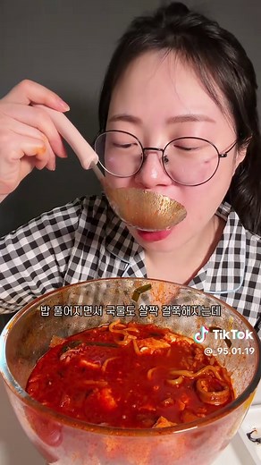 짬뽕을 즐기는 맛있는 먹방 비디오